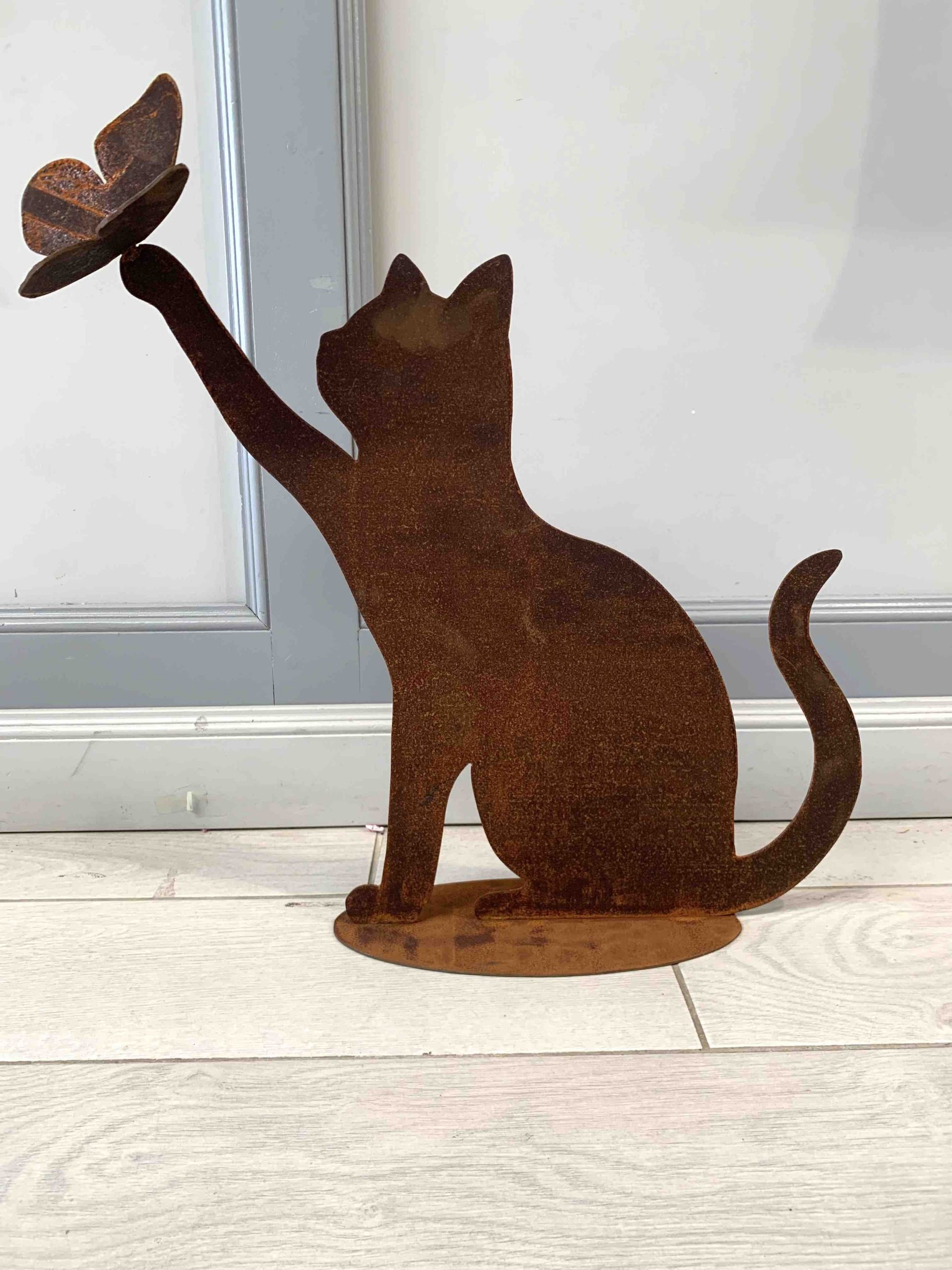 CORTEN GATTO CON FARFALLA ZAMPA
