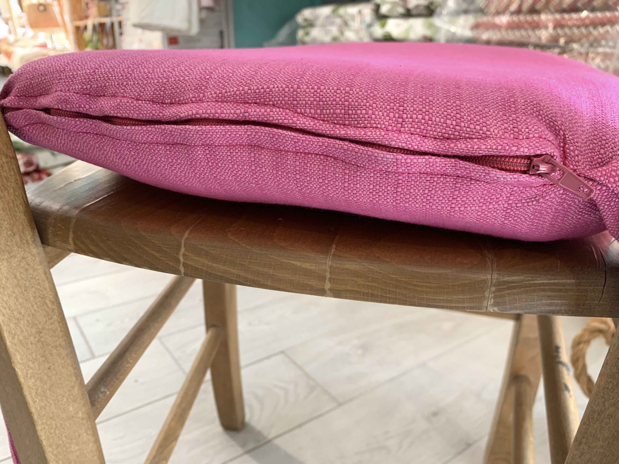 CUSCINO FORMA SEDIA SFODERABILE FUCSIA