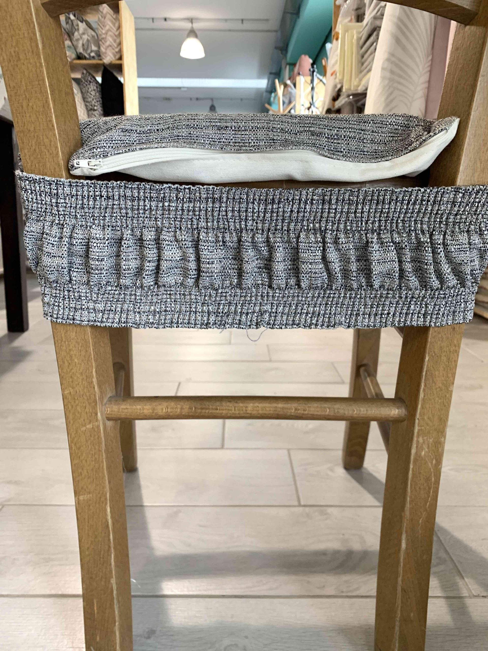 CUSCINO FORMA SEDIA SFODERABILE C/ELASTICO FUMO
