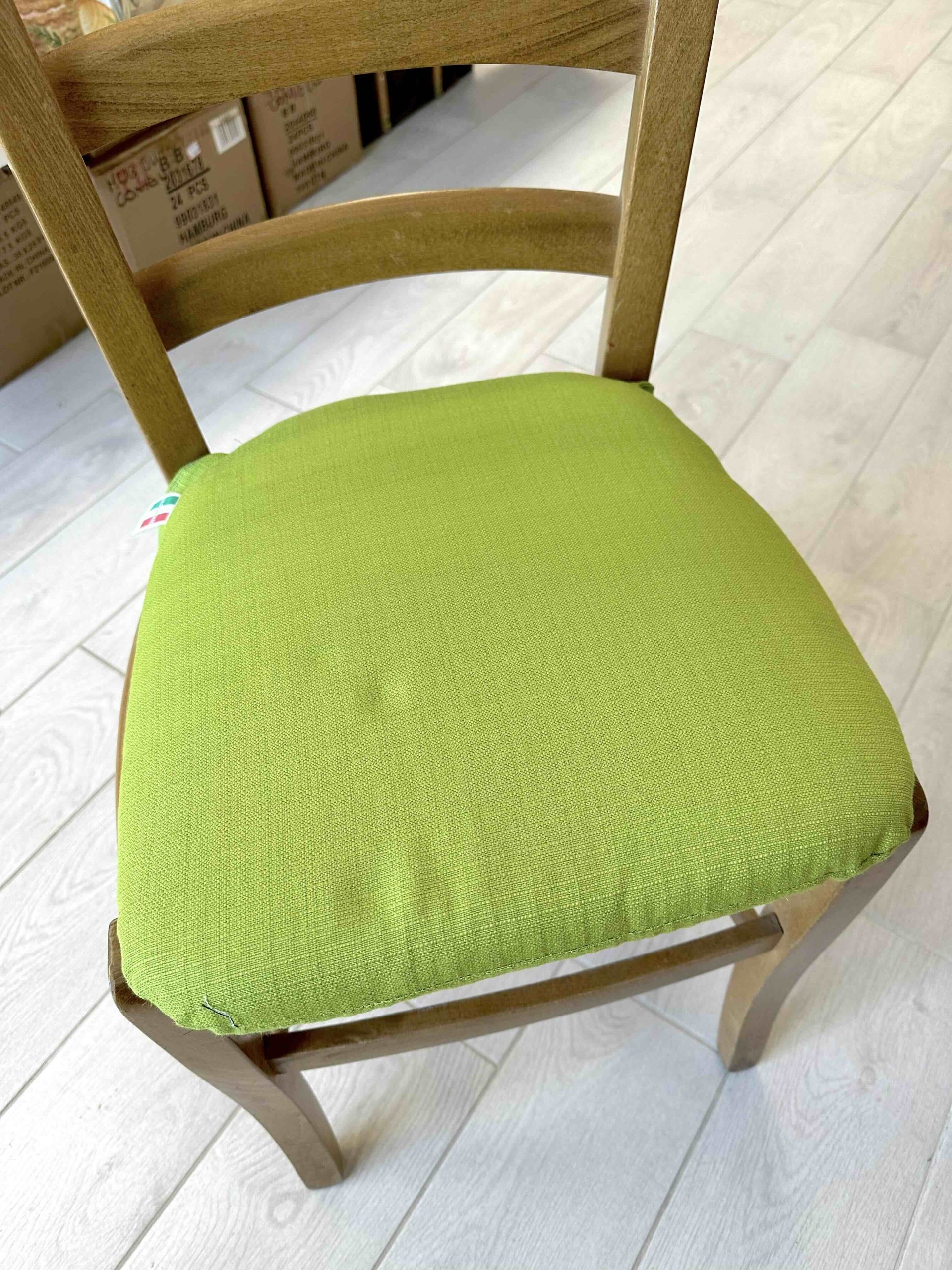 CUSCINO FORMA SEDIA C/CERNIERA VERDE
