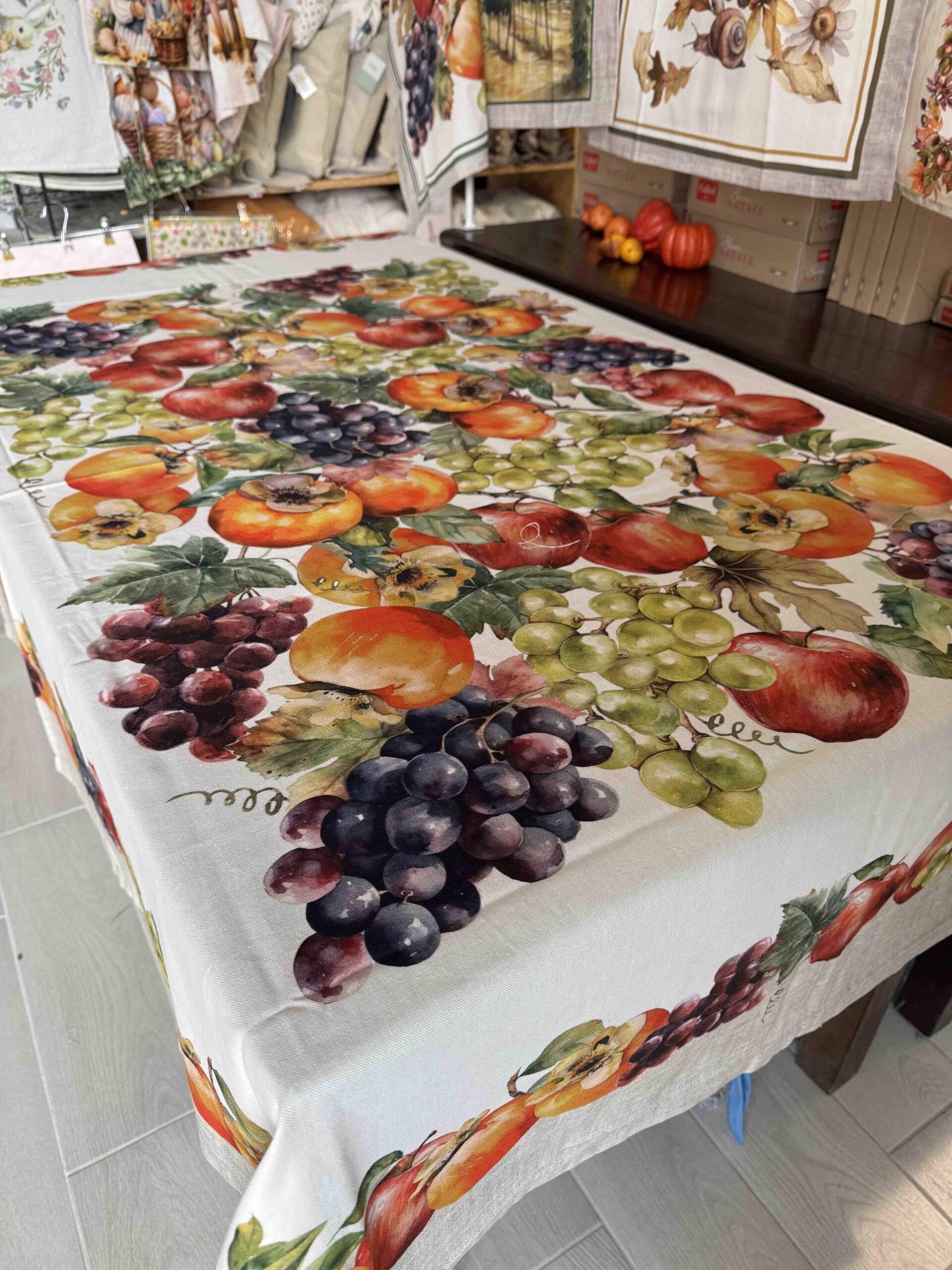 TOVAGLIA CACHI E UVA