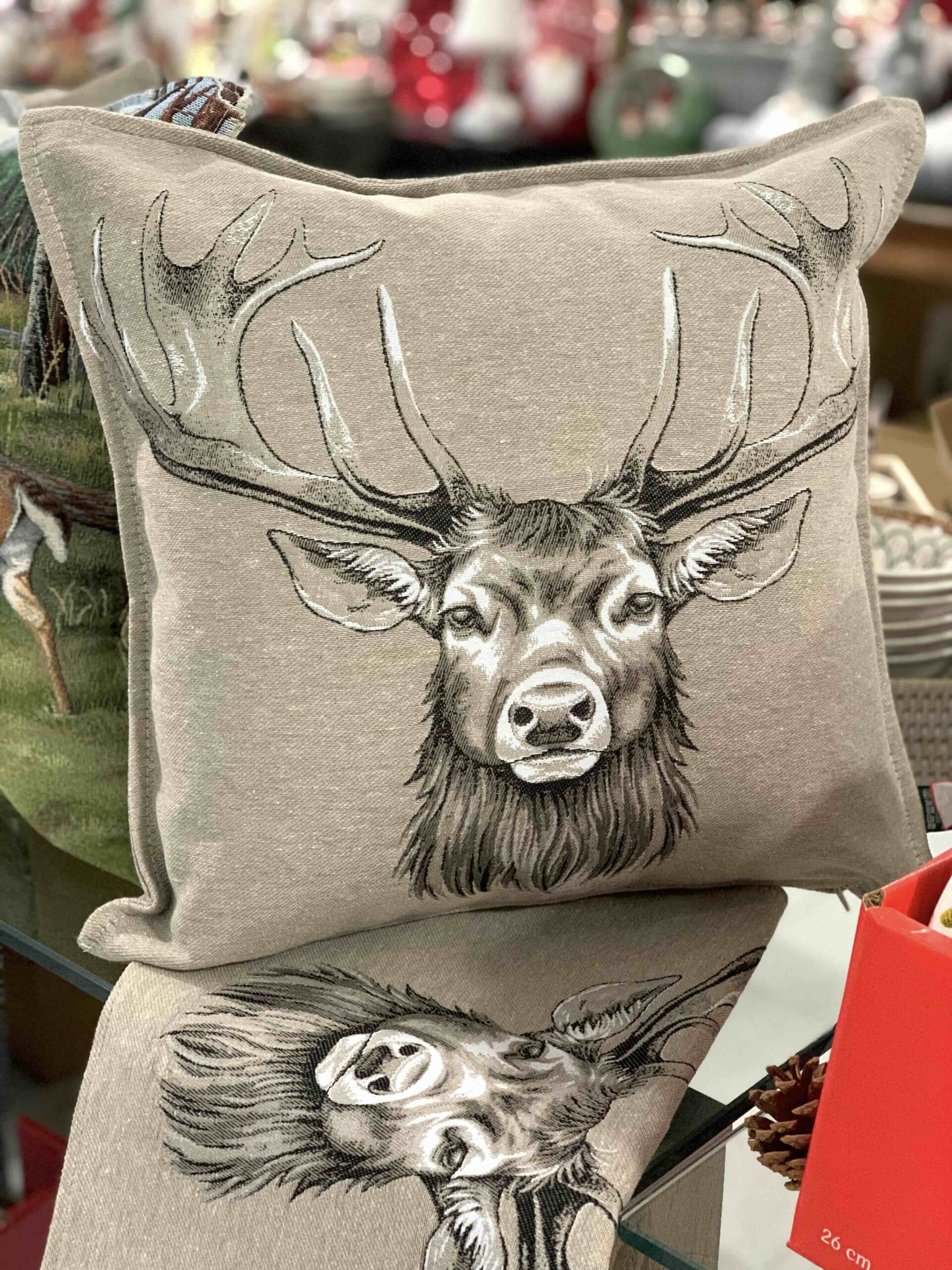 CUSCINO ARREDO CERVO BISCOTTO